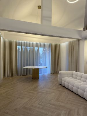 inspiracje do salonu-eleganckie zasłony welwet w kolorze szampańskim 1