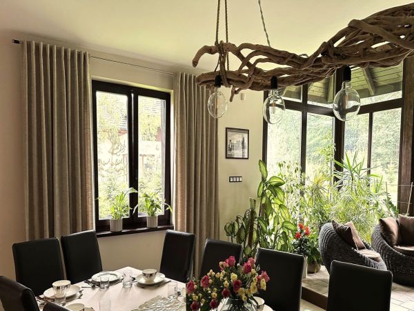 Salon, ogród zimowy, beżowe zasłony